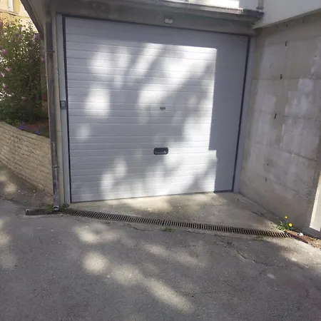 Vijecnica Grand Free Garage Parking * סראייבו